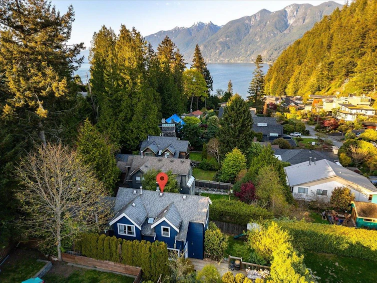 6810 Hycroft Road, West Vancouver, BC, V7W 2K8 - 2