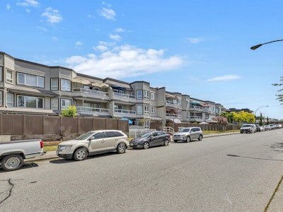 205-1840 E Southmere Crescent - 3