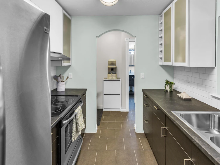 205-1840 E Southmere Crescent, Surrey, BC, V4A 9C5 - 6