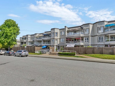 205-1840 E Southmere Crescent - 2