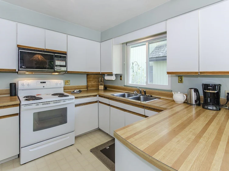 3489 St. Marys Avenue, North Vancouver, BC, V7N 1X7 - 3