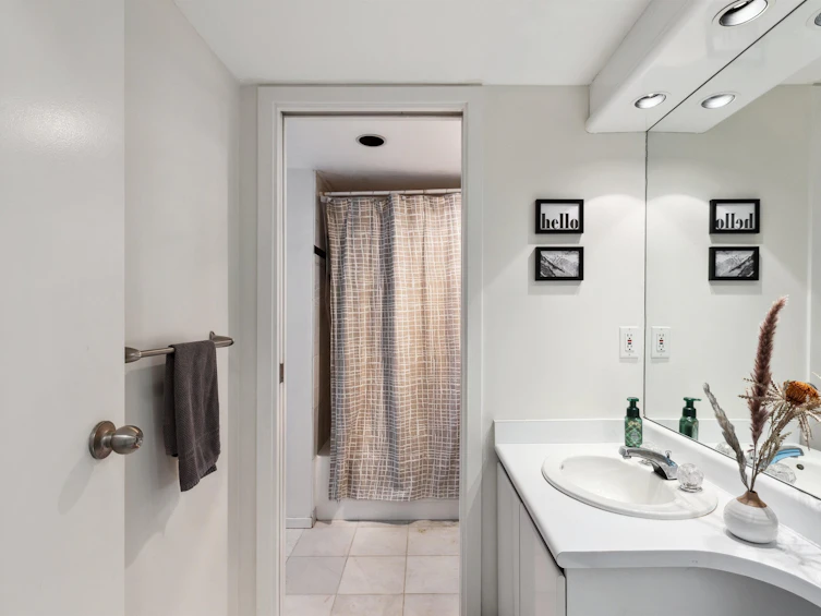 703-130 E 2nd Street, North Vancouver, BC, V7L 1C3 - 14