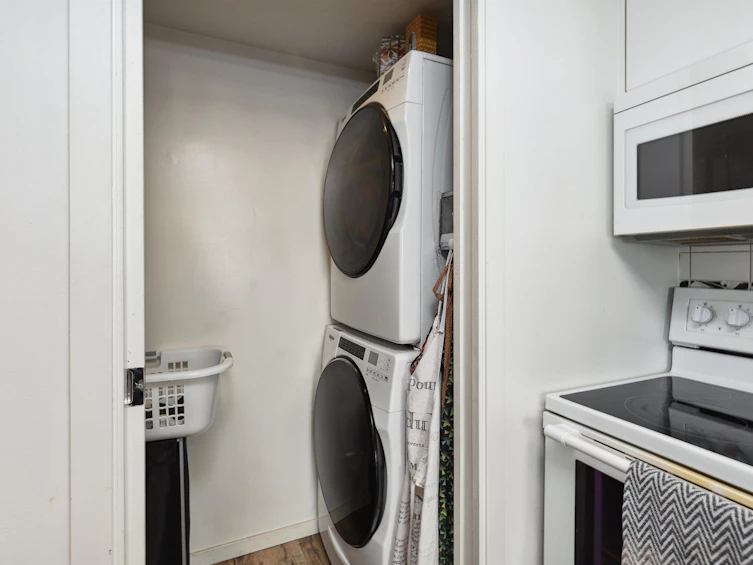 703-130 E 2nd Street, North Vancouver, BC, V7L 1C3 - 15