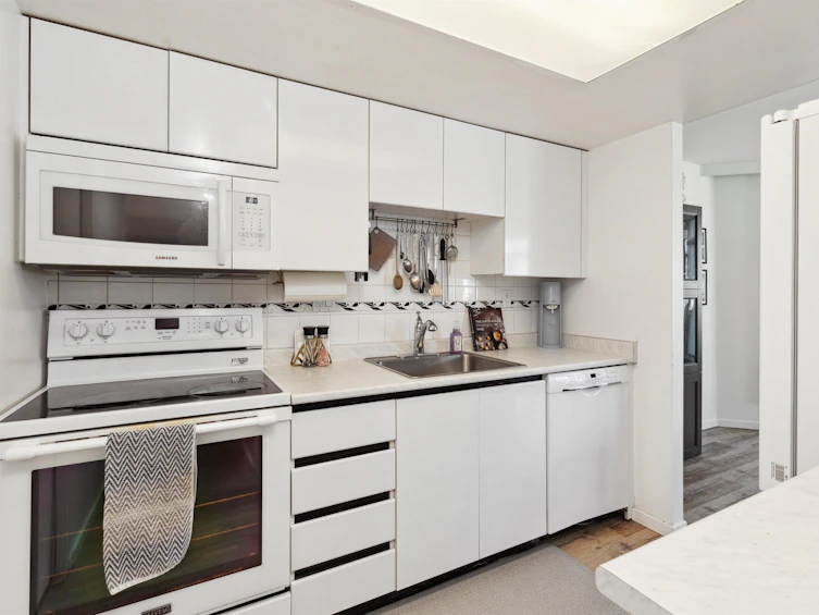 703-130 E 2nd Street, North Vancouver, BC, V7L 1C3 - 10