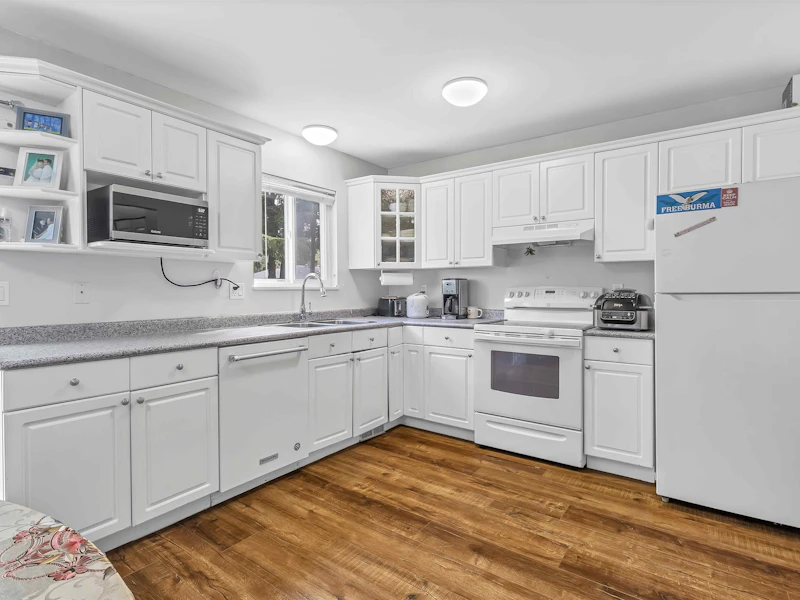 13304 100th Avenue, Surrey BC V3T 1H5