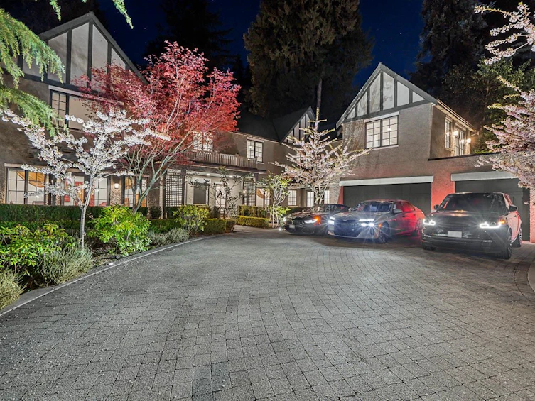 4035 Marine Drive, West Vancouver, BC, V7V 1N7