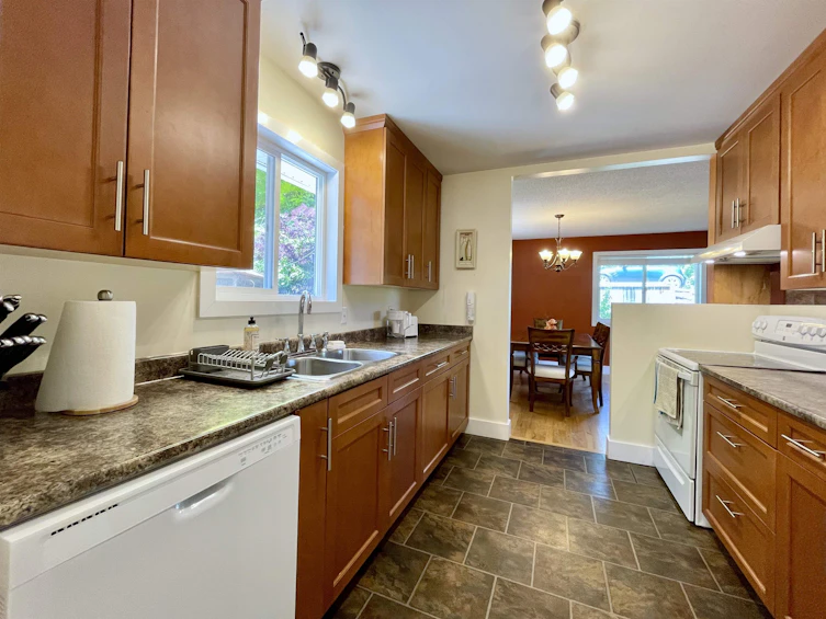 6303 Fairway Avenue, Sechelt, BC, V7Z 0P8 - 18