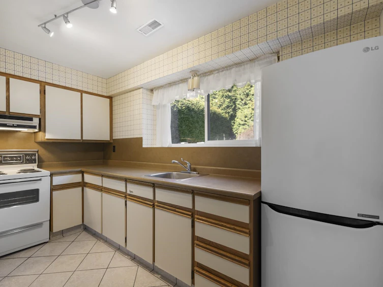 2932 Brixham Road, North Vancouver, BC, V7H 1C4 - 34