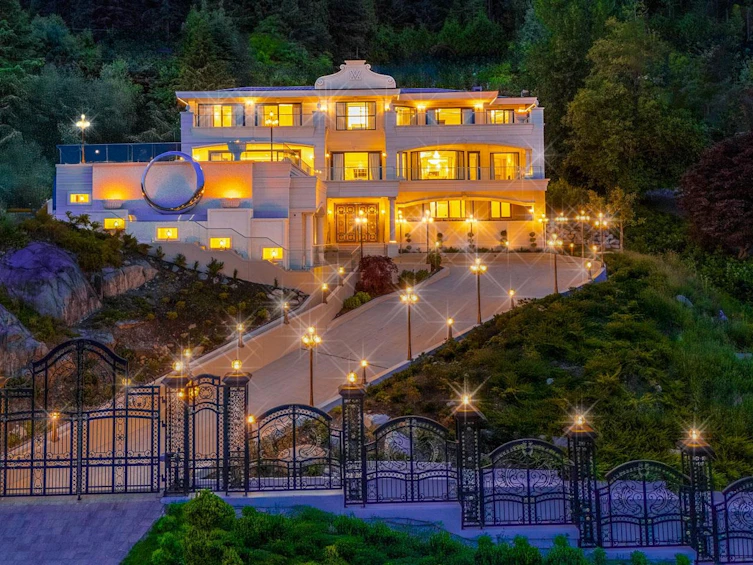 1121 Crestline Road, West Vancouver, BC, V7S 2E3