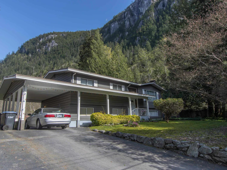2041 Spruce Drive, Squamish, BC, V8B 0W8 - 2
