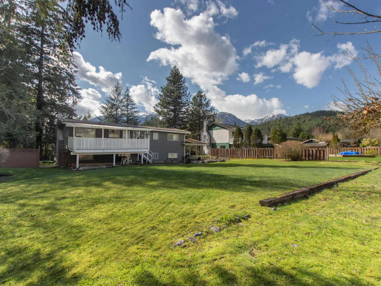 2041 Spruce Drive, Squamish, BC, V8B 0W8 - 3
