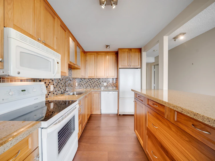 2306-6540 Burlington Avenue, Burnaby, BC, V5H 3M7 - 5