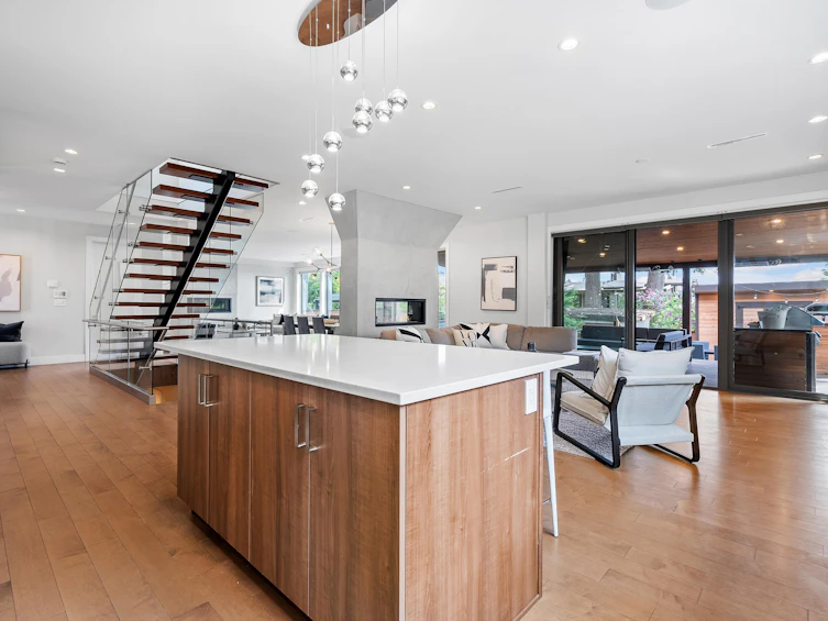 503 Crestwood Avenue, North Vancouver, BC, V7N 3C4 - 9