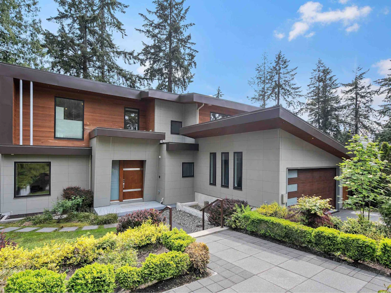 503 Crestwood Avenue, North Vancouver BC V7N 3C4