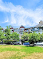 212 7088 Mont Royal Square