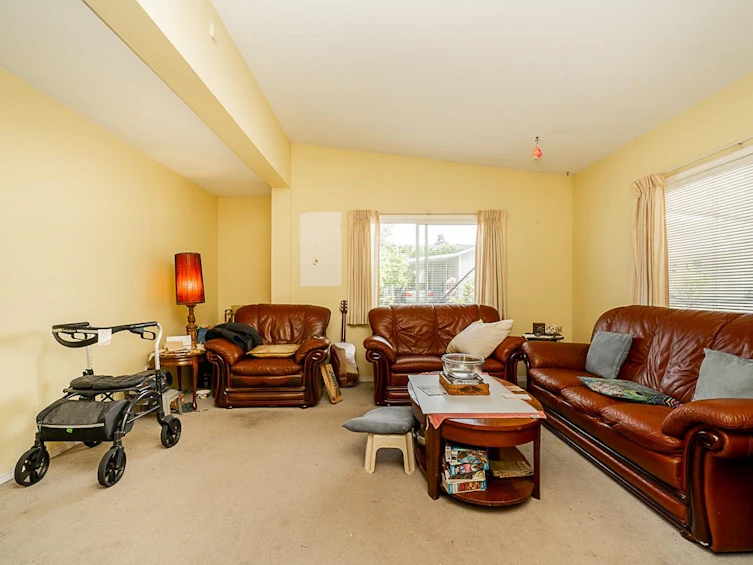 1-8078 King George Boulevard, Surrey, BC, V3W 5B5 - 9