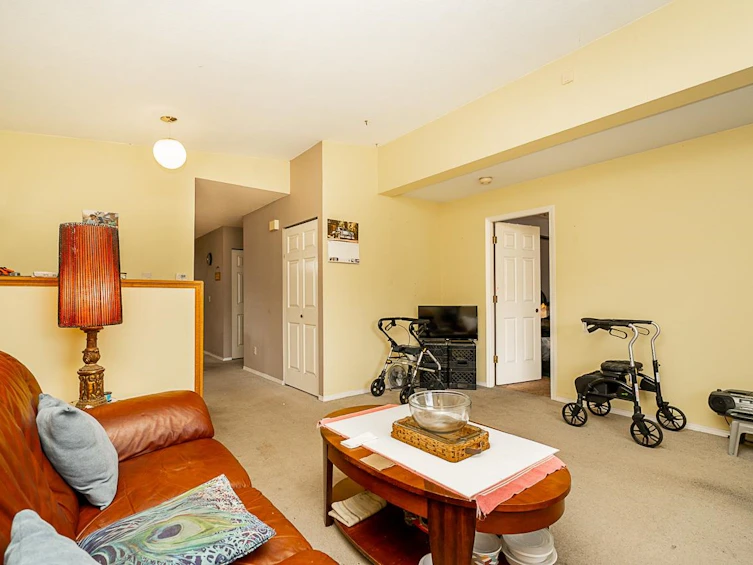 1-8078 King George Boulevard, Surrey, BC, V3W 5B5 - 11