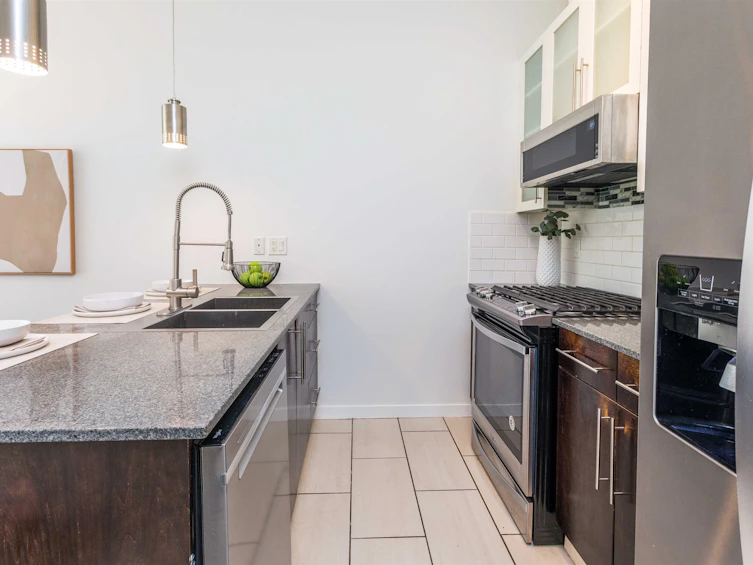TH1237 Richards Street, Vancouver, BC, V6B 3G3 - 10