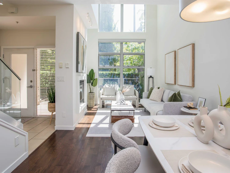 TH1237 Richards Street, Vancouver, BC, V6B 3G3 - 3