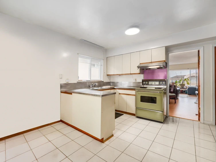 5679 Clinton Street, Burnaby, BC, V5J 2M2 - 9