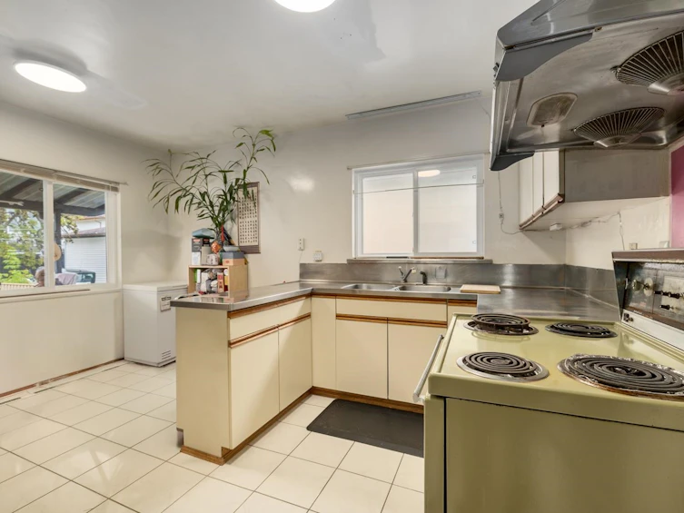 5679 Clinton Street, Burnaby, BC, V5J 2M2 - 10