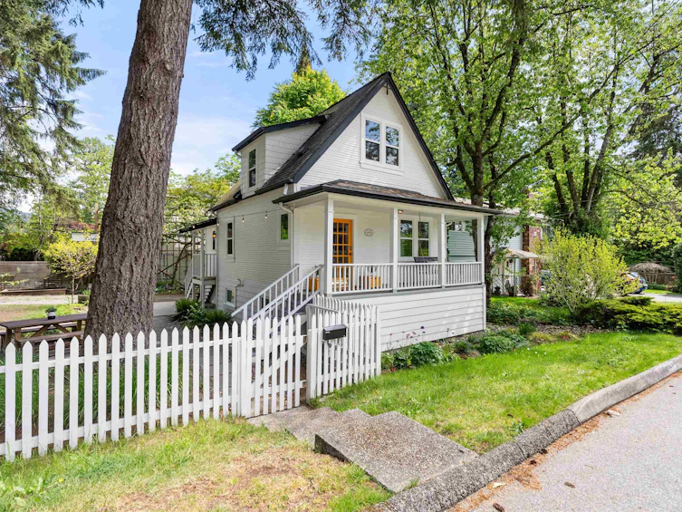 3092 Allan Road, North Vancouver, BC, V7J 3C4 - 2