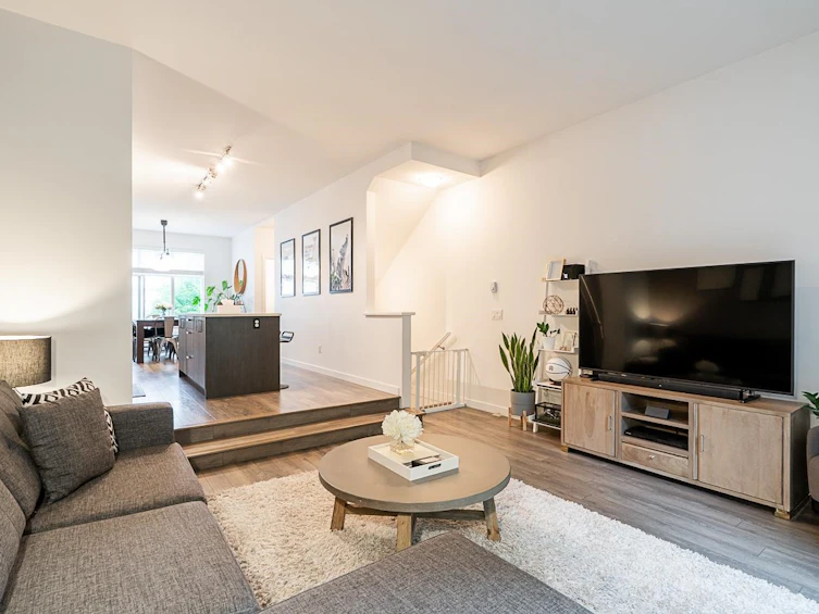 100-15340 Guildford Drive, Surrey, BC, V3R 0C9 - 6