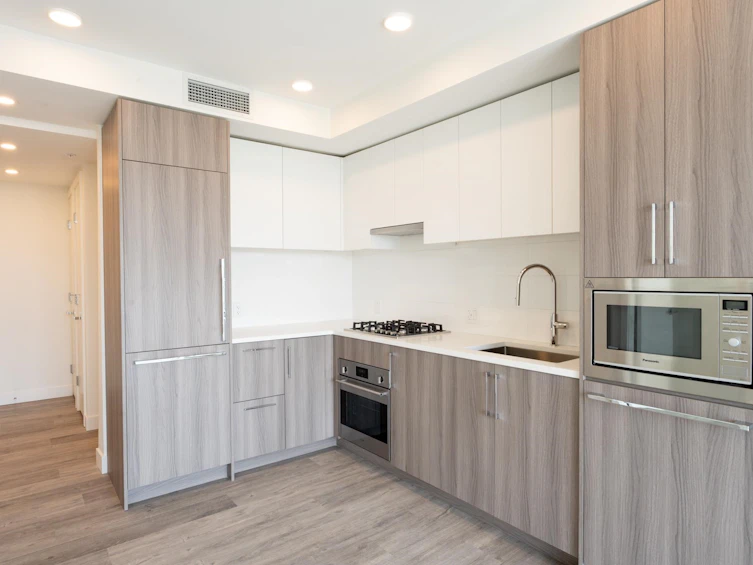 701-9675 King George Boulevard, Surrey, BC, V3T 0T7 - 3