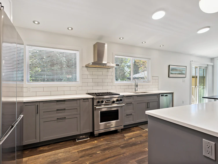 3434 St. Georges Avenue, North Vancouver, BC, V7N 1V8 - 8