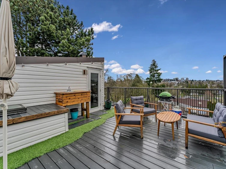 217-2910 E Pender Street, Vancouver, BC, V5K 2C3