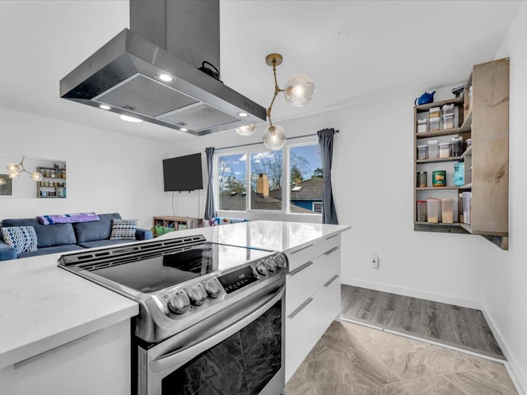 217-2910 E Pender Street, Vancouver, BC, V5K 2C3 - 9