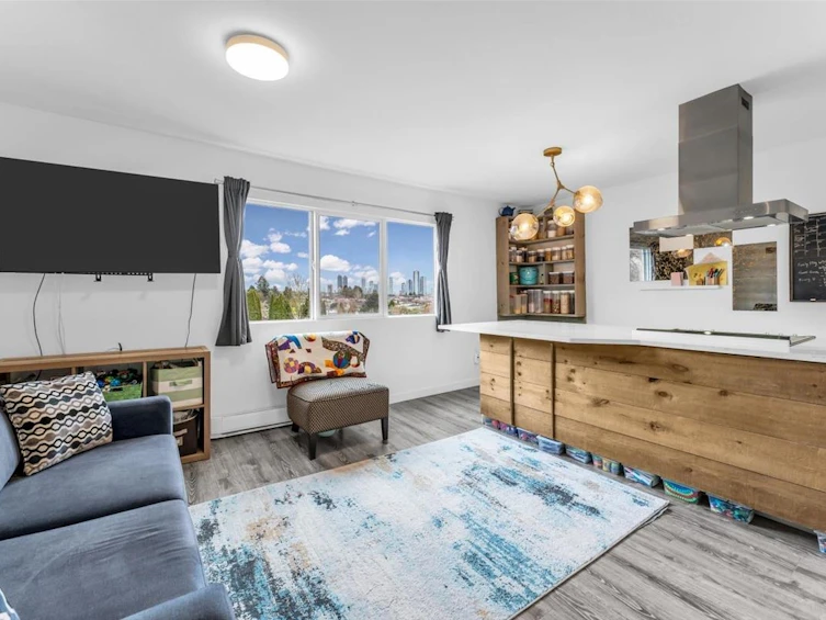 217-2910 E Pender Street, Vancouver, BC, V5K 2C3 - 5