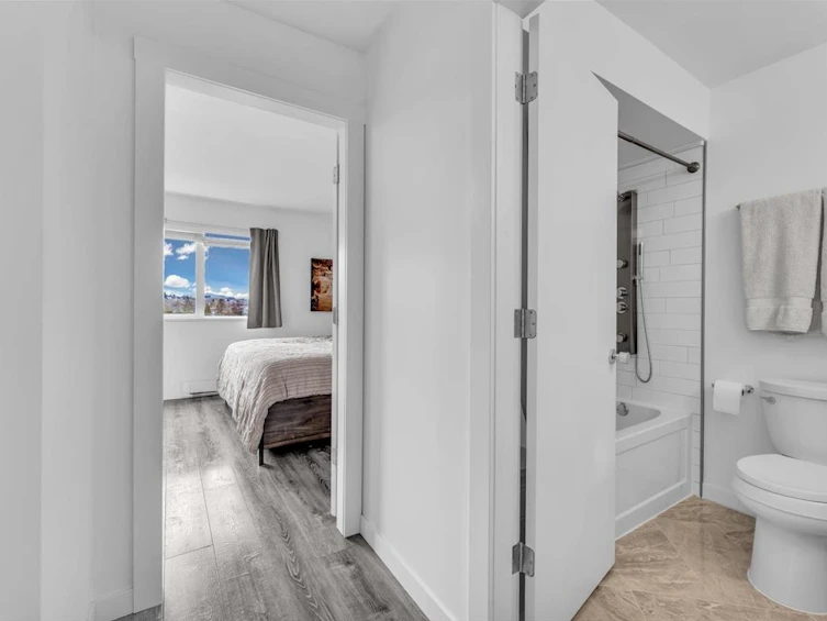 217-2910 E Pender Street, Vancouver, BC, V5K 2C3 - 17