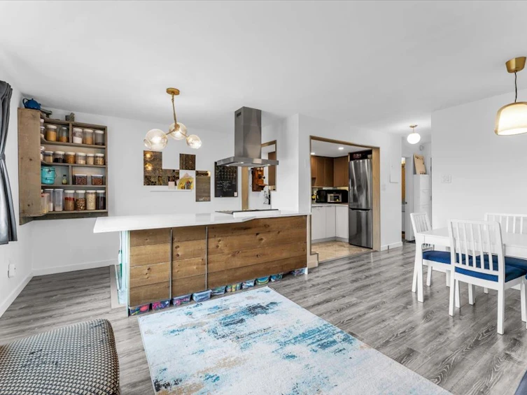 217-2910 E Pender Street, Vancouver, BC, V5K 2C3 - 3