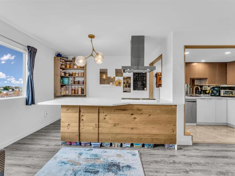 217-2910 E Pender Street, Vancouver, BC, V5K 2C3 - 4