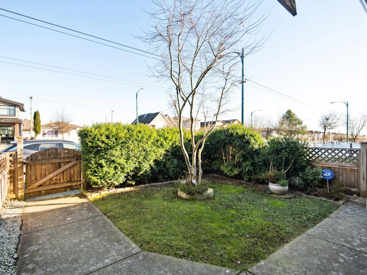 6925 Main Street, Vancouver, BC, V5X 3H6 - 2