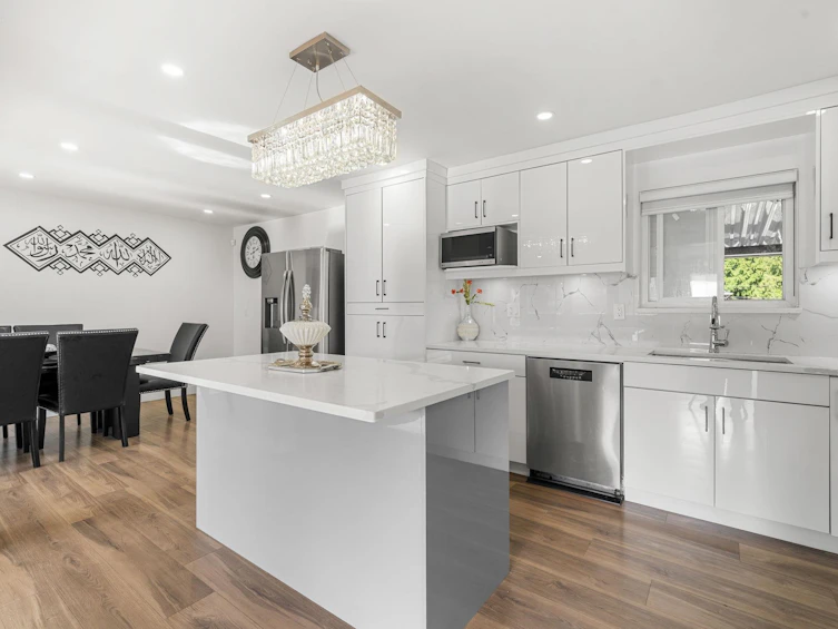 10108 127a Street, Surrey, BC, V3V 5L3 - 11
