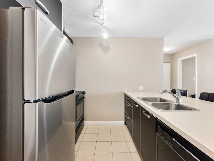 2402-9981 Whalley Boulevard, Surrey, BC, V3T 0G6 - 4