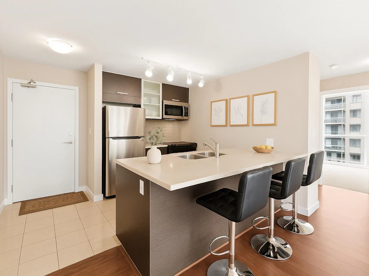 2402-9981 Whalley Boulevard, Surrey, BC, V3T 0G6 - 3