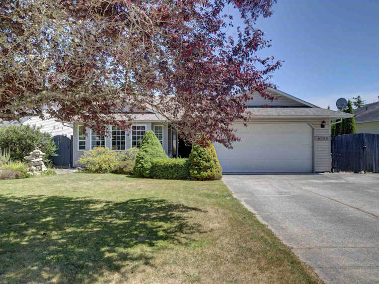 6080 S Gale Avenue, Sechelt, BC, V7Z 0P9 - 2