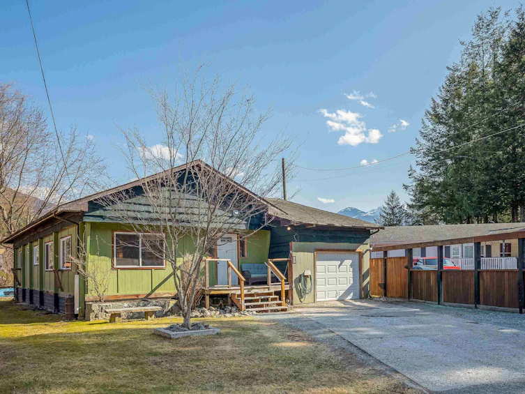 23 Bracken Parkway, Squamish, BC, V0N 1T0 - 2