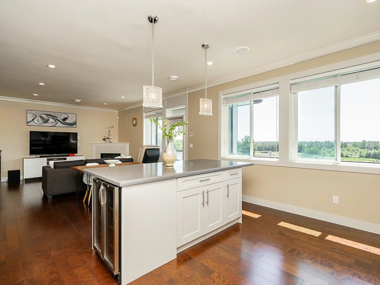 8358 Nelson Avenue, Burnaby, BC, V5J 4E5 - 4
