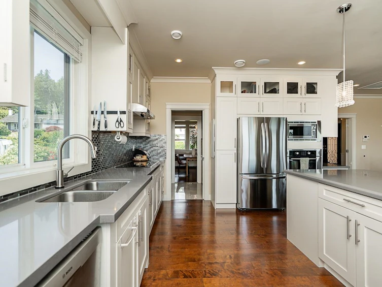 8358 Nelson Avenue, Burnaby, BC, V5J 4E5 - 14
