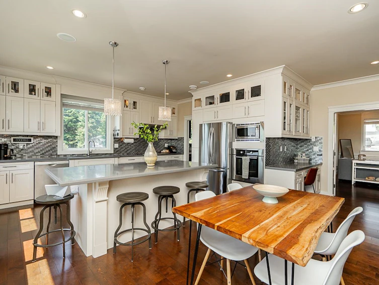 8358 Nelson Avenue, Burnaby, BC, V5J 4E5 - 2