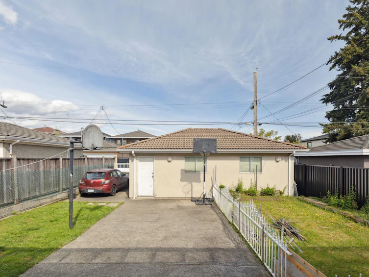 6908 Dawson Street, Vancouver, BC, V5S 2W3 - 33