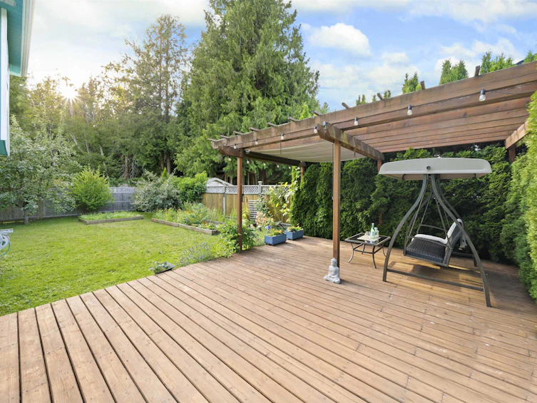 15081 92a Avenue, Surrey, BC, V3R 7A4