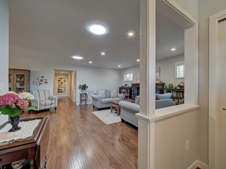 5859 Medusa Street, Sechelt, BC, V0N 3A3 - 5