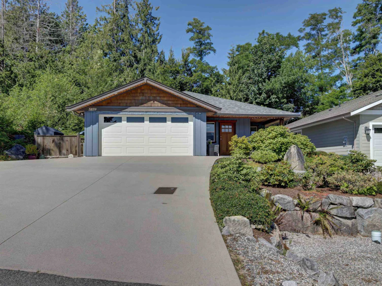 5859 Medusa Street, Sechelt, BC, V0N 3A3 - 2