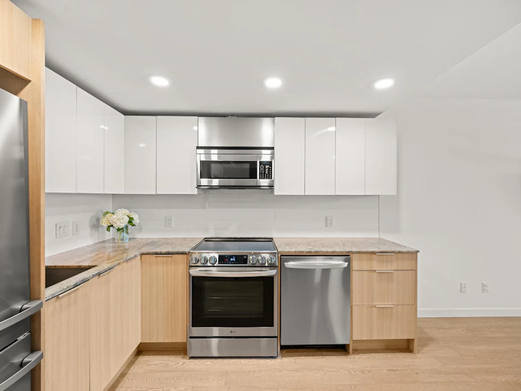 438 W 1st Avenue, Vancouver, BC, V5Y 3S9 - 12