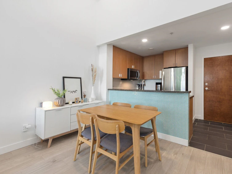 402-6888 Southpoint Drive, Burnaby, BC, V3N 5E3 - 5